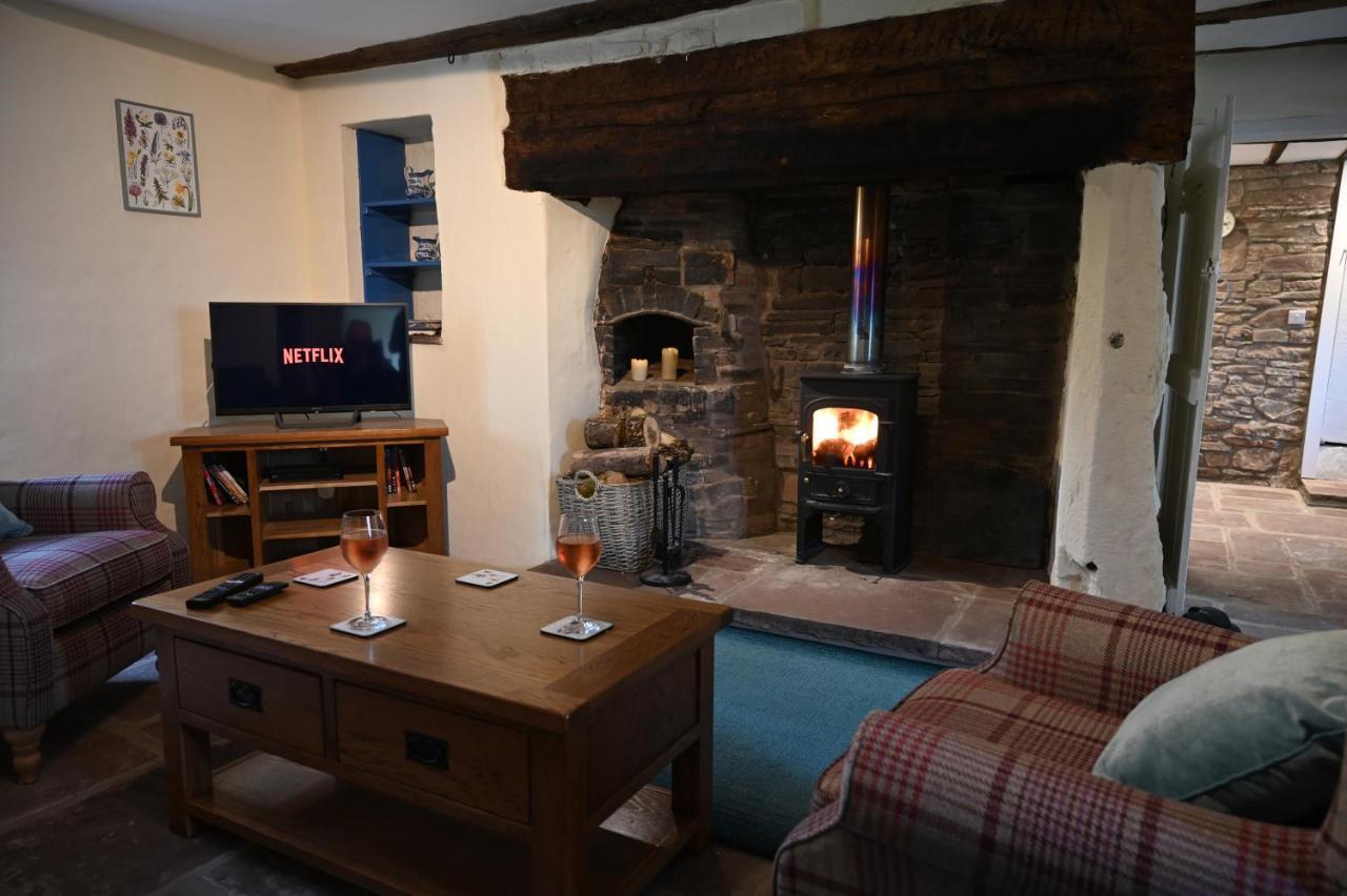 Вілла Pant Llwyd Farm Llangynidr Екстер'єр фото